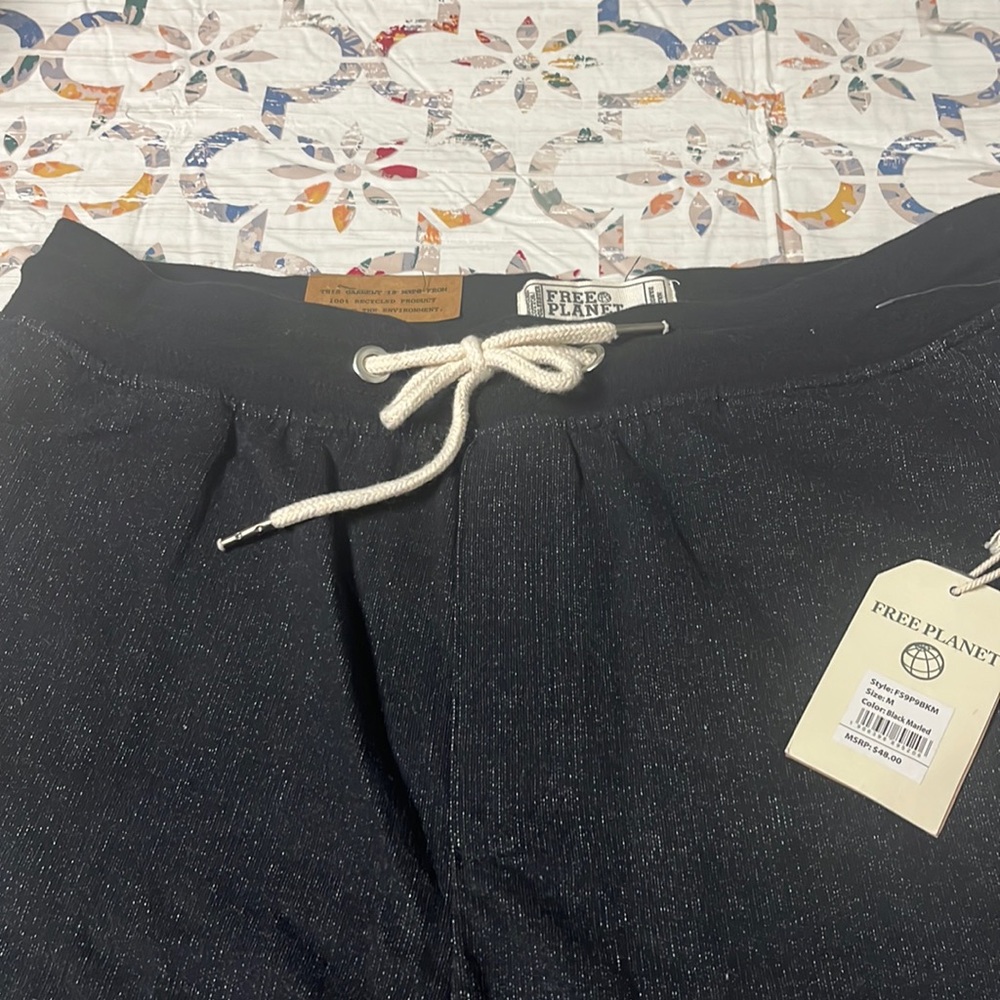 New with tags size medium black marked Free Planet Mens shorts